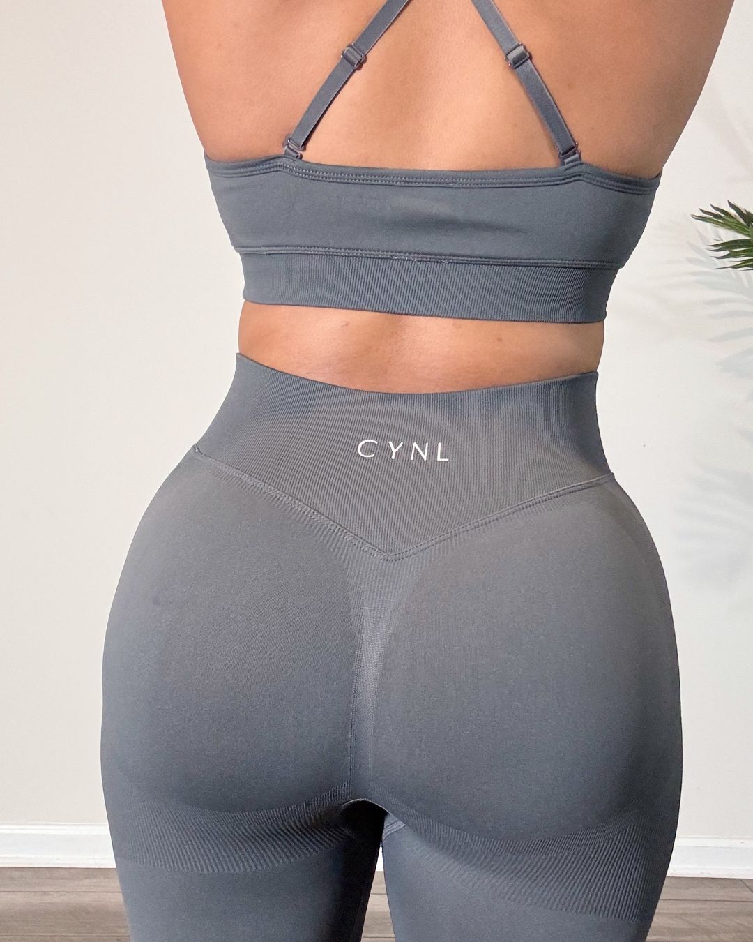 CYNL SCULPTED SHAPE WEAR SET (TOP WITH LEGGINGS)
