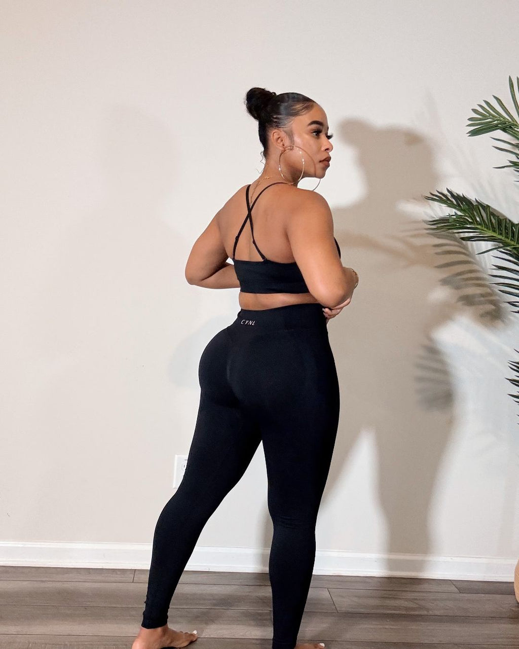 CYNL SCULPTED SHAPE WEAR SET (TOP WITH LEGGINGS)
